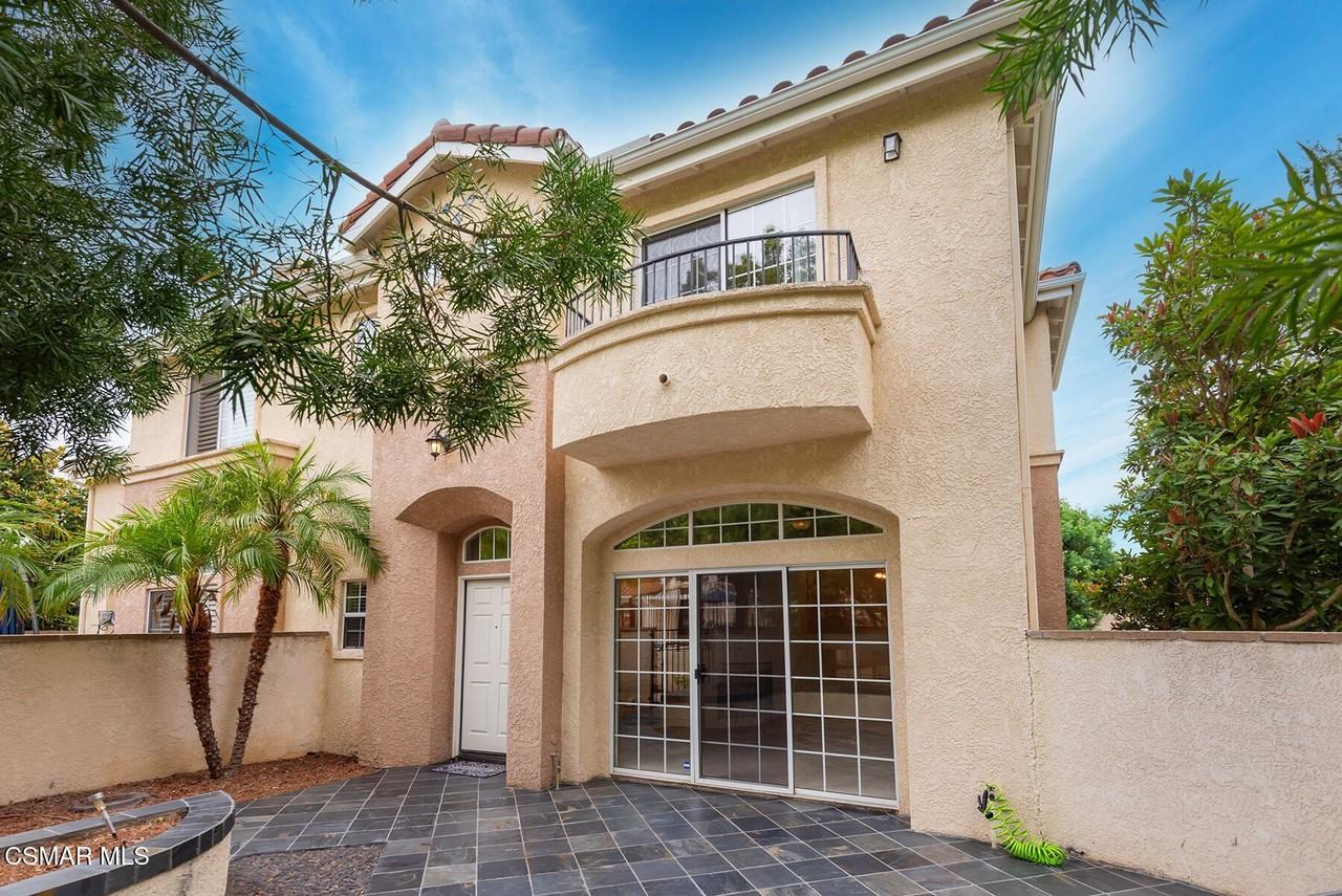 375 Avenida De Royale - Photo 4 of 38