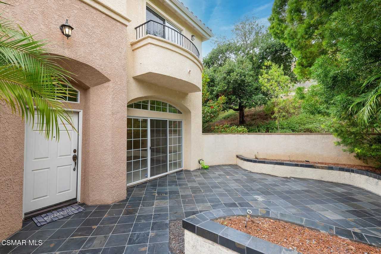 375 Avenida De Royale - Photo 5 of 38