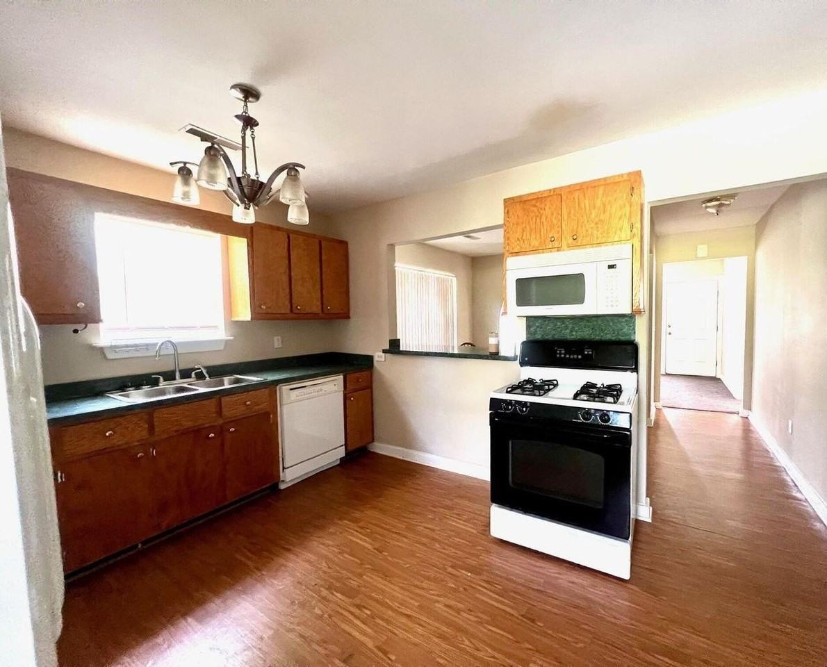 113 Gospel Ln Unit A - Photo 2 of 3