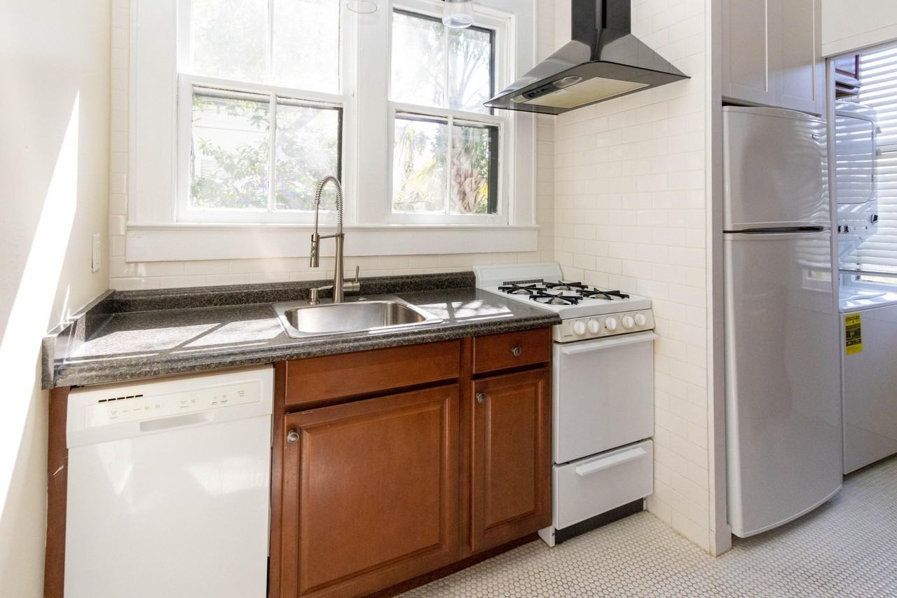 64 Smith St Apt A - Photo 7 of 15