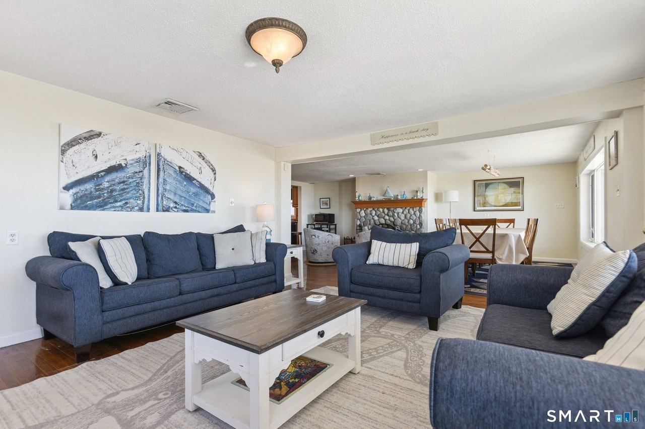 1010 Ocean Ave - Photo 3 of 25