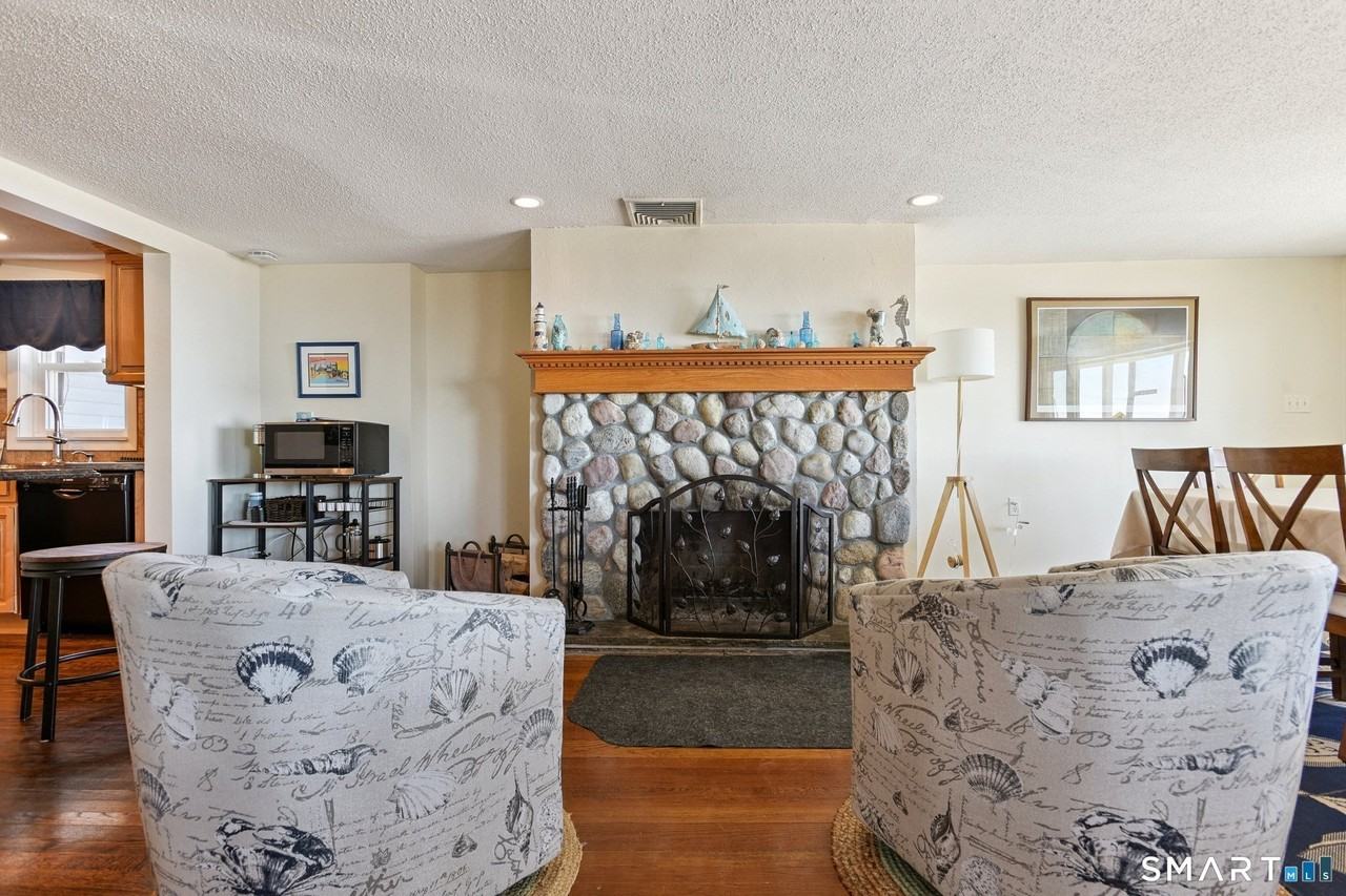 1010 Ocean Ave - Photo 7 of 25