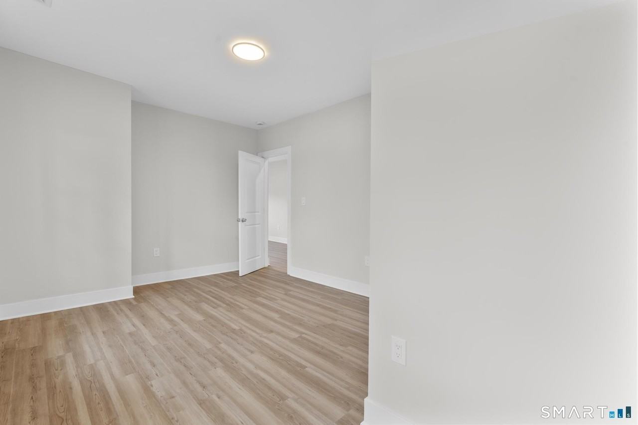 246 Judson Pl Apt B - Photo 7 of 10