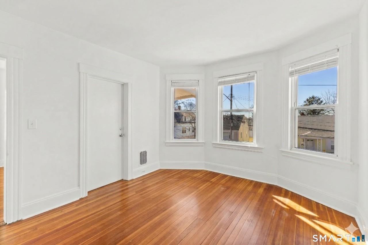 44 Churchill St - Photo 3 of 16