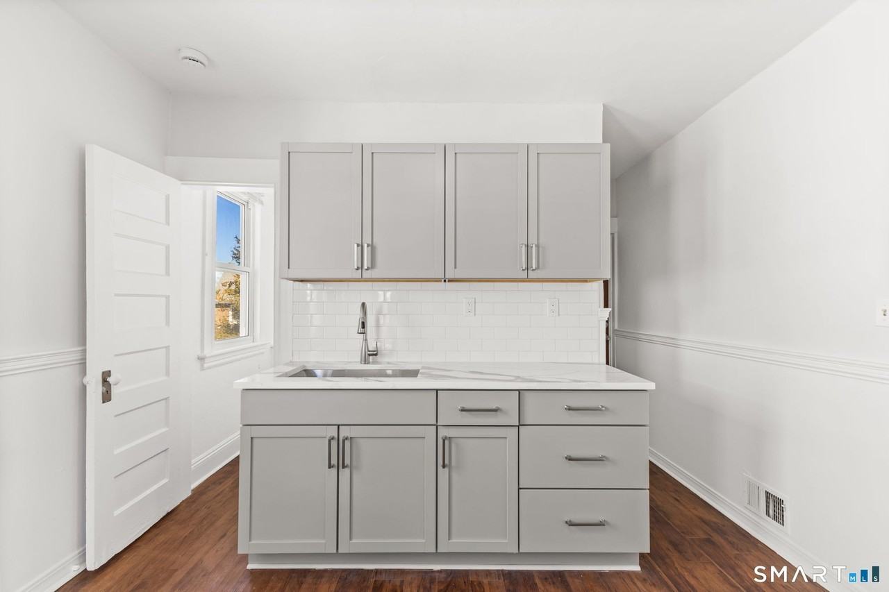 44 Churchill St - Photo 5 of 16