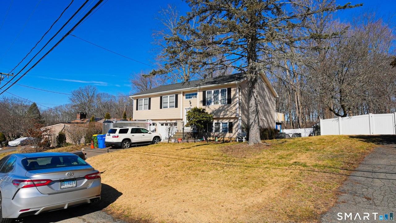 76 Hickory Hill Dr - Photo 2 of 16