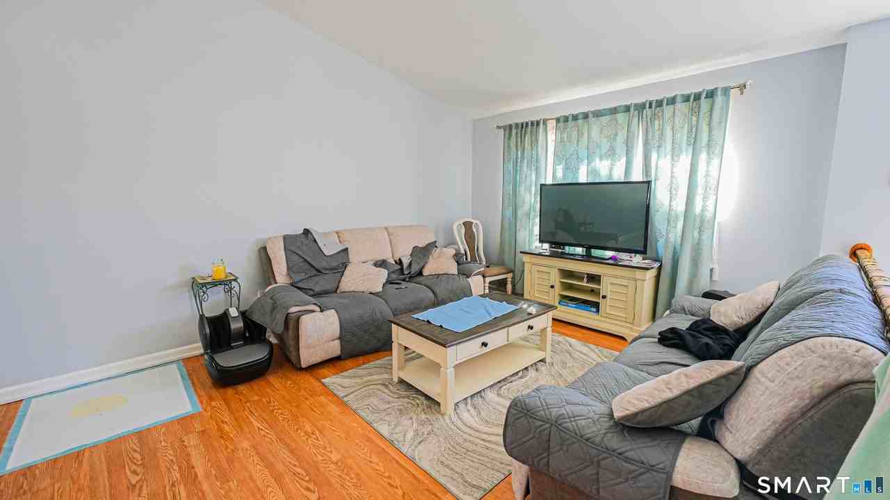 76 Hickory Hill Dr - Photo 3 of 16