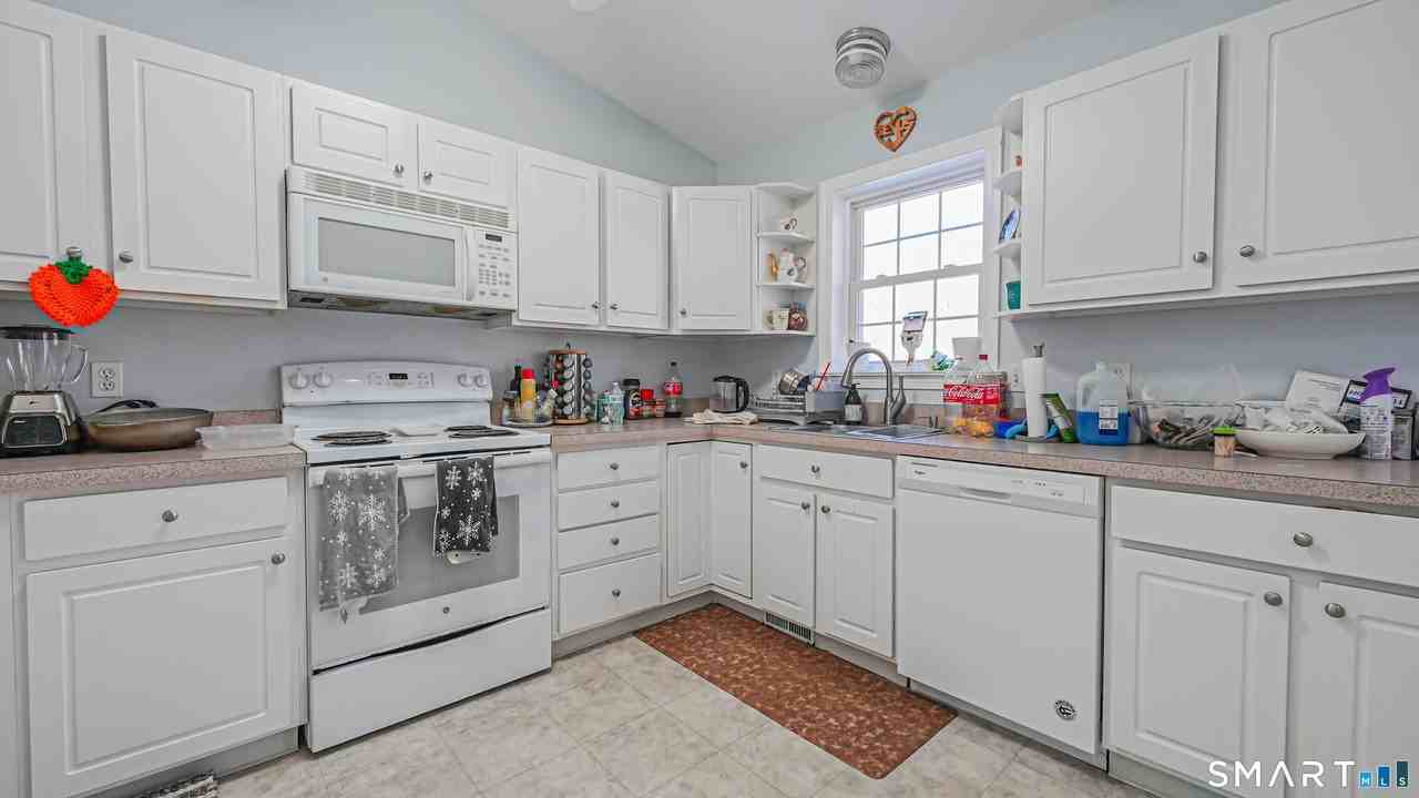 76 Hickory Hill Dr - Photo 4 of 16