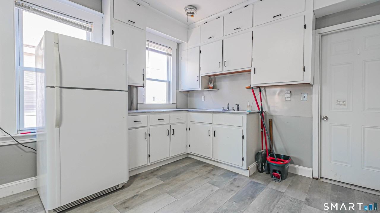 88 William St - Photo 3 of 17