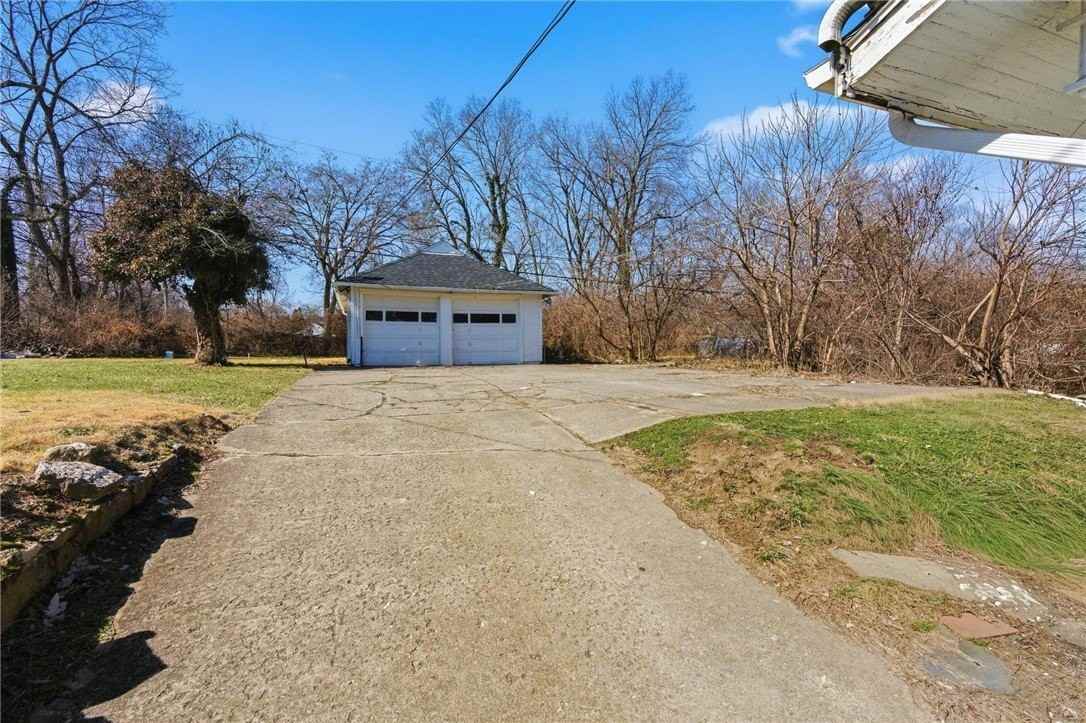 223 Elmhurst Rd - Photo 3 of 27