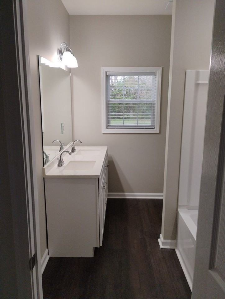 204 W Park Ave - Photo 7 of 8