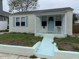 featured image of 215 N Oleander Ave