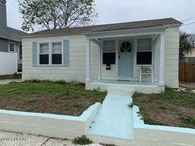 215 N Oleander Ave - Photo 1 of 1