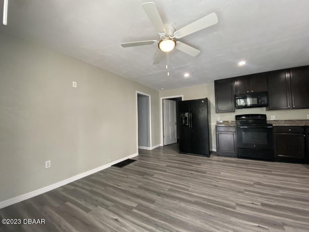 215 N Oleander Ave - Photo 4 of 28