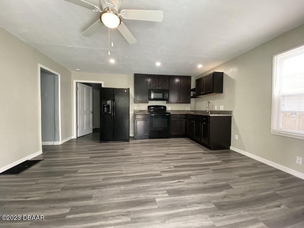 215 N Oleander Ave - Photo 5 of 28