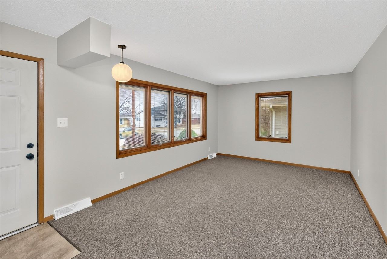 3816 82nd St - Photo 4 of 15