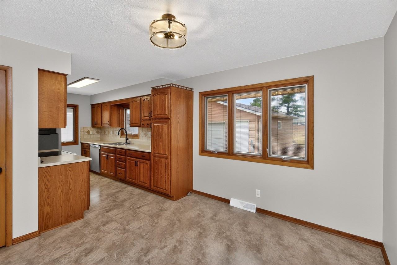 3816 82nd St - Photo 5 of 15