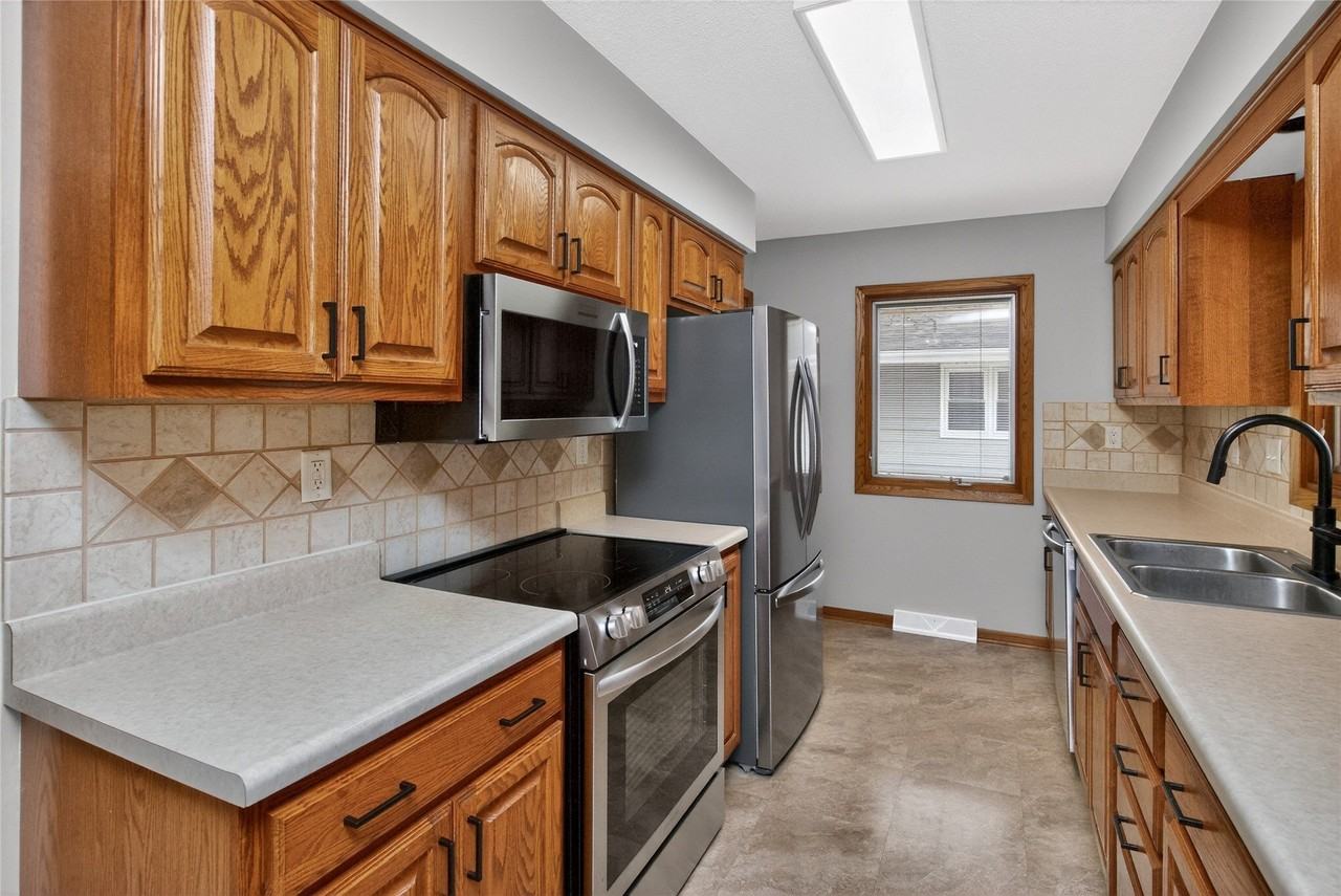 3816 82nd St - Photo 7 of 15