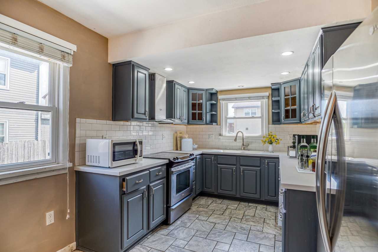 1180 Windsor Drive - Photo 3 of 4