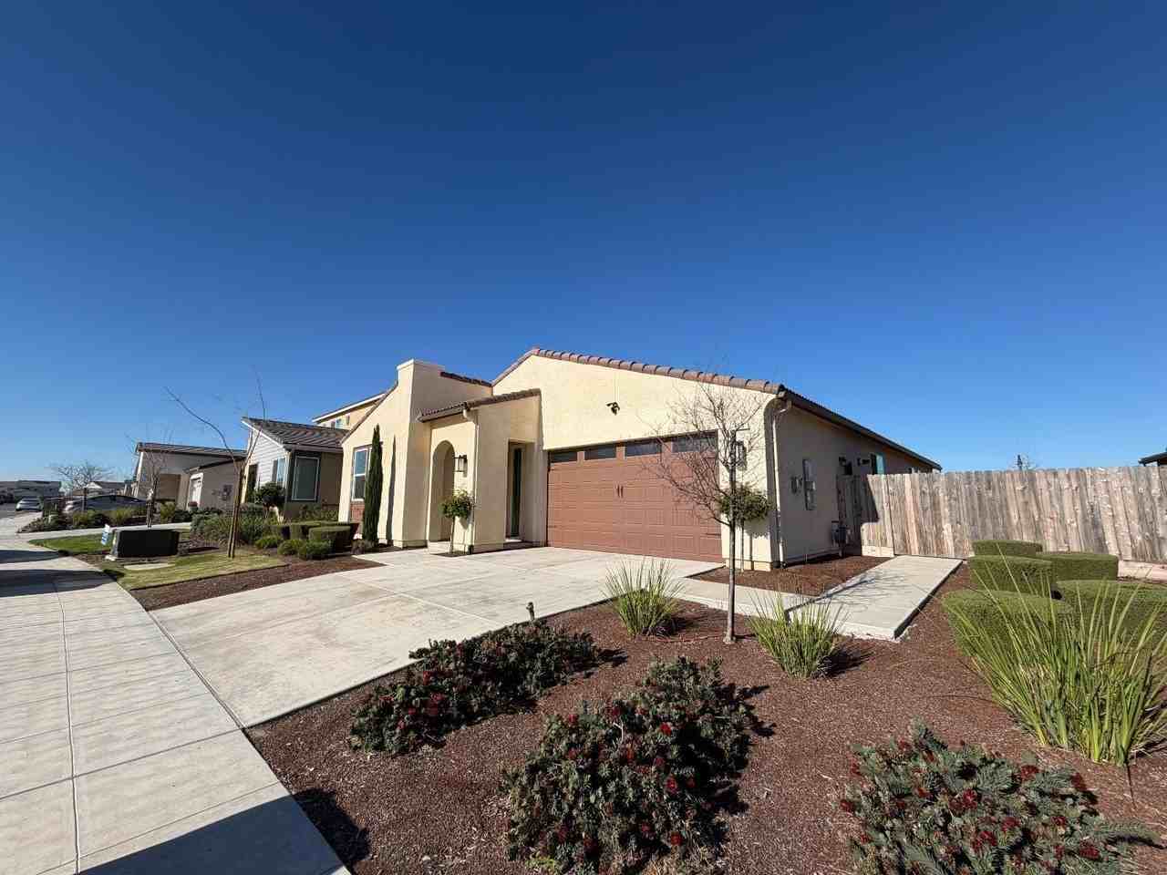 660 Atlantica Dr S - Photo 2 of 21