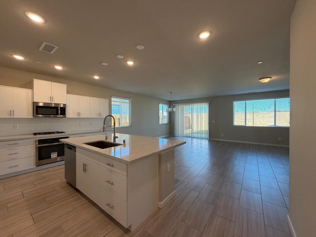 660 Atlantica Dr S - Photo 4 of 21