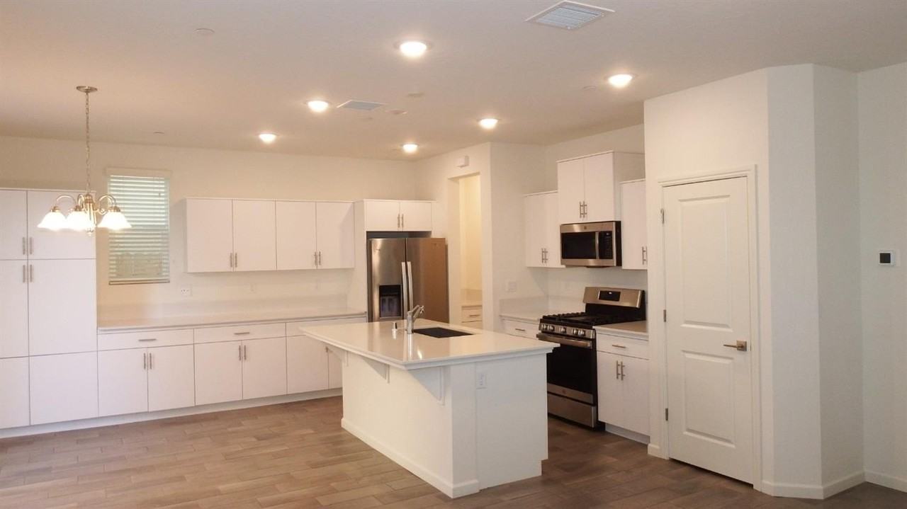 2008 N Walling Ln - Photo 2 of 12