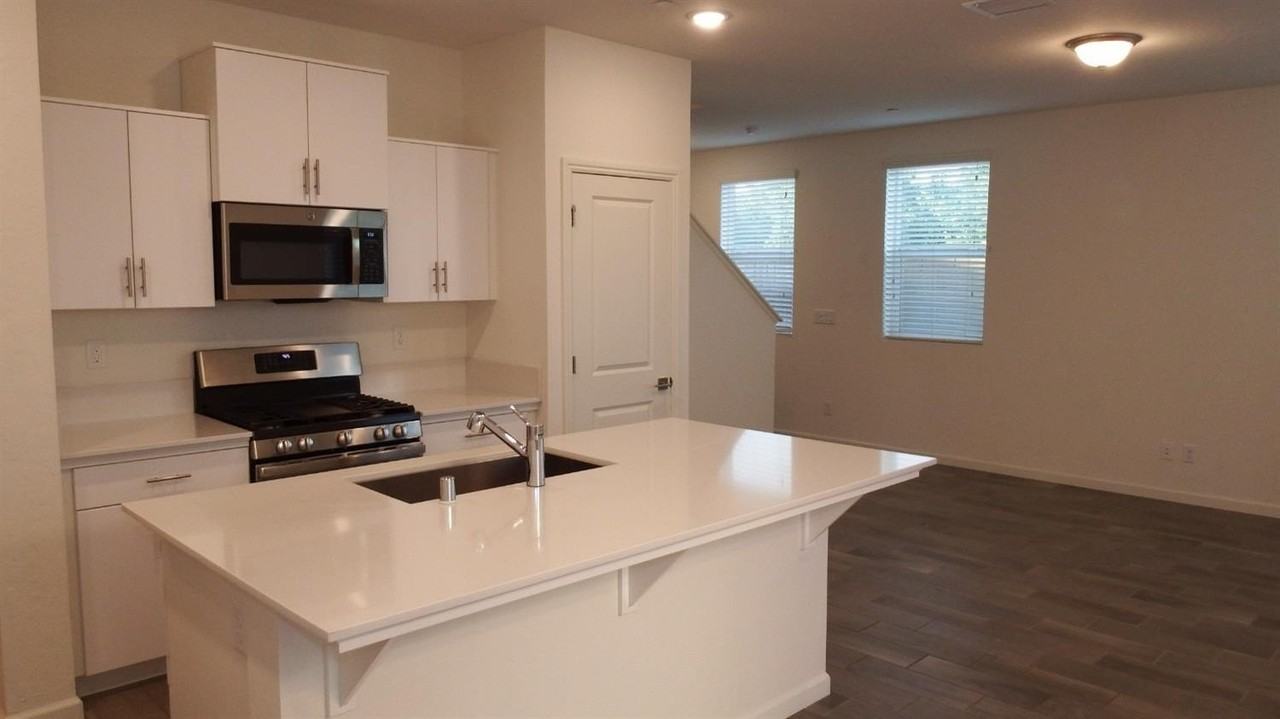 2008 N Walling Ln - Photo 3 of 12