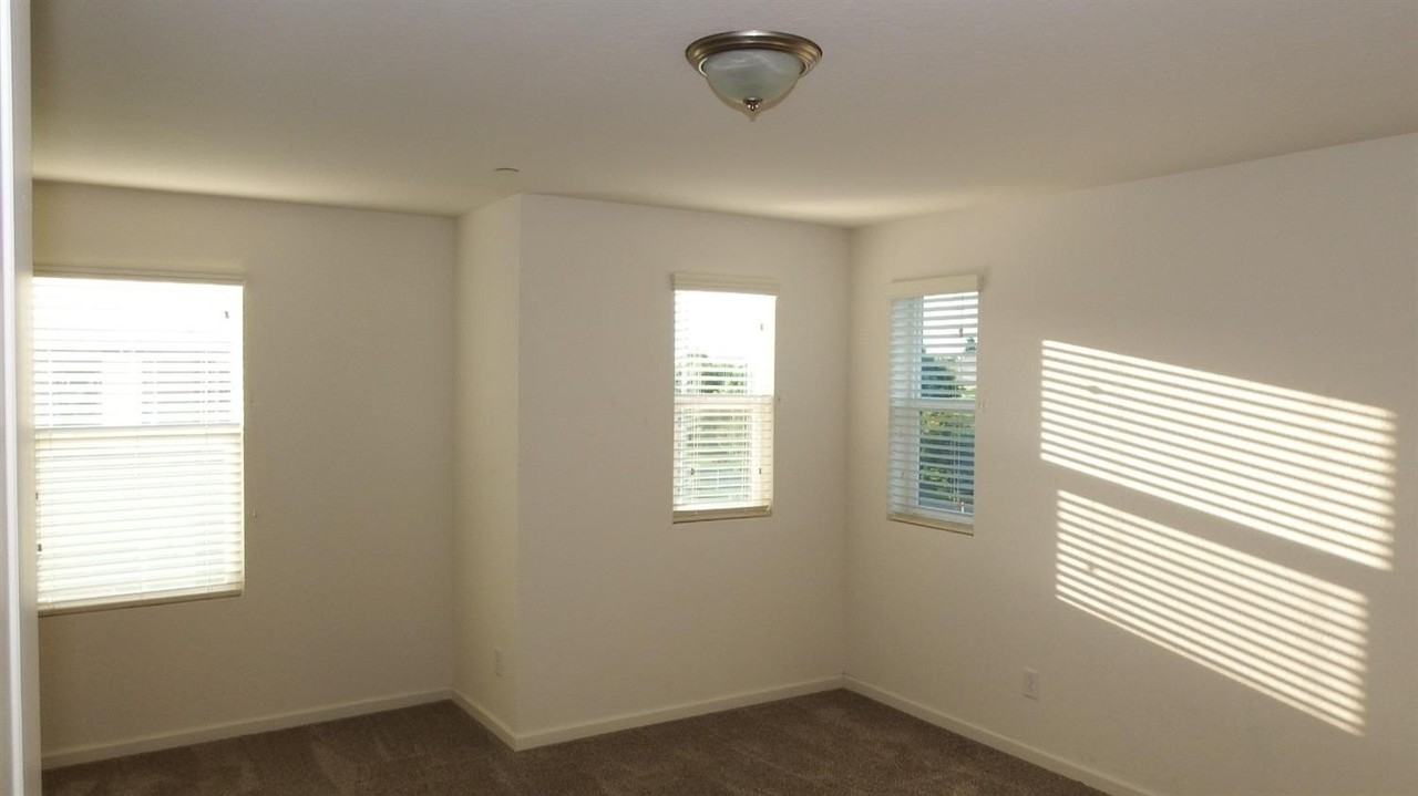 2008 N Walling Ln - Photo 4 of 12