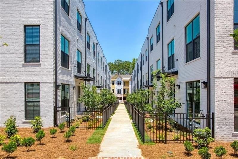 439 Burton Dr - Photo 2 of 41