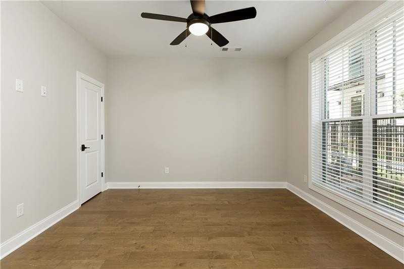 439 Burton Dr - Photo 5 of 41