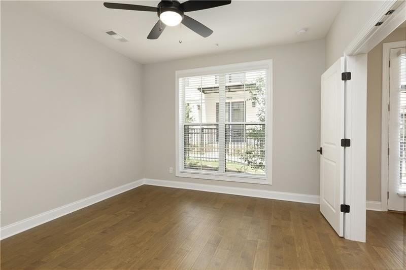 439 Burton Dr - Photo 6 of 41