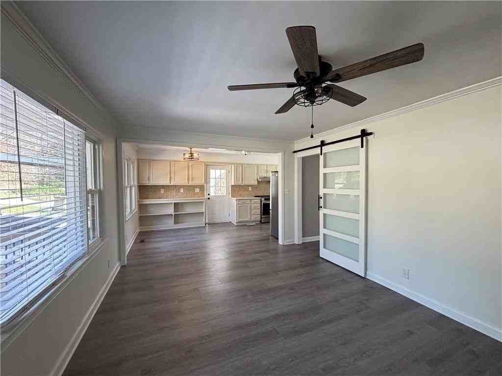 3854 Davis St - Photo 4 of 24