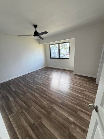 5305 Bayside Drive - Photo 6 of 7