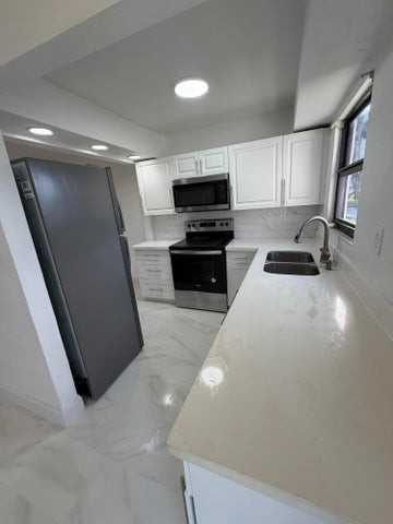 5305 Bayside Drive - Photo 4 of 7