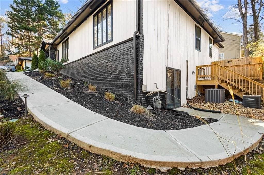 915 Lost Forest Dr - Photo 5 of 50