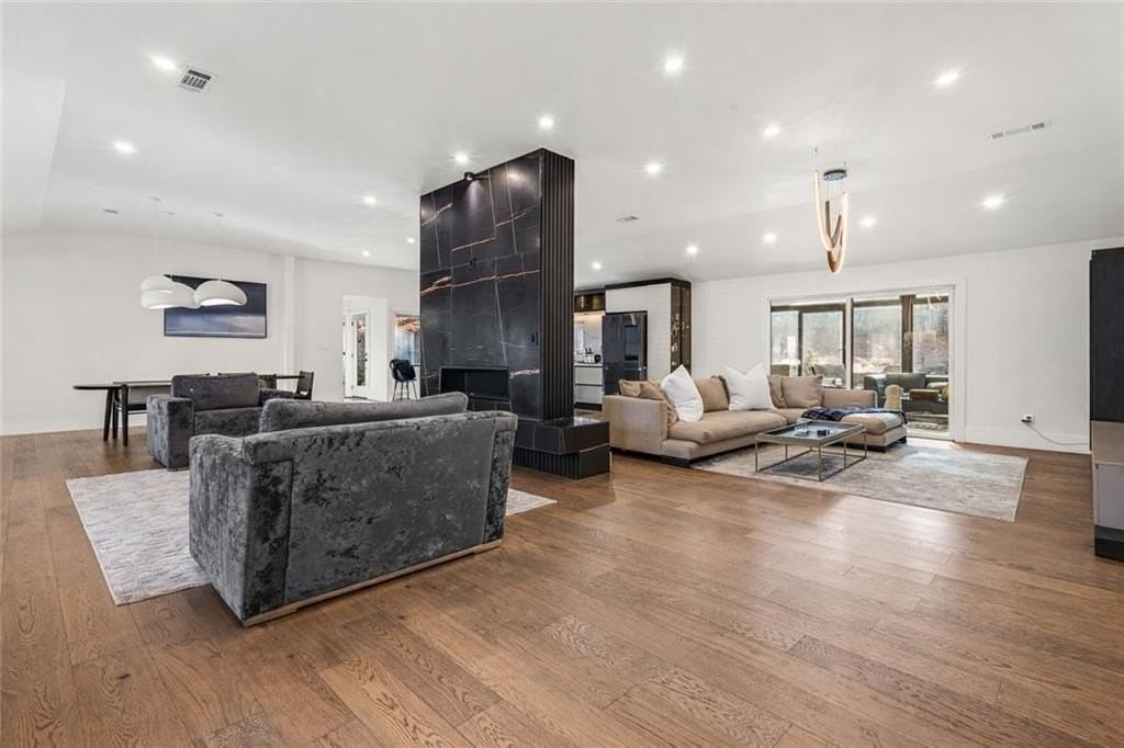 915 Lost Forest Dr - Photo 6 of 50