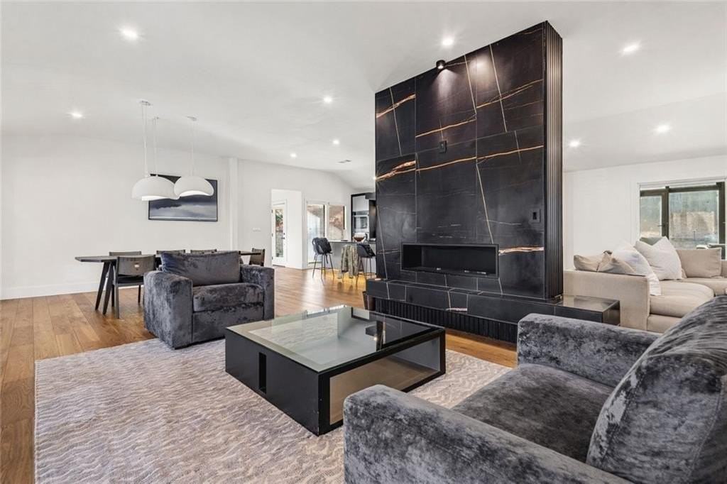 915 Lost Forest Dr - Photo 7 of 50