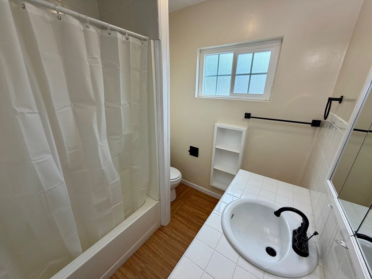 118-120 CHESTER AVENUE (585) - Photo 4 of 10