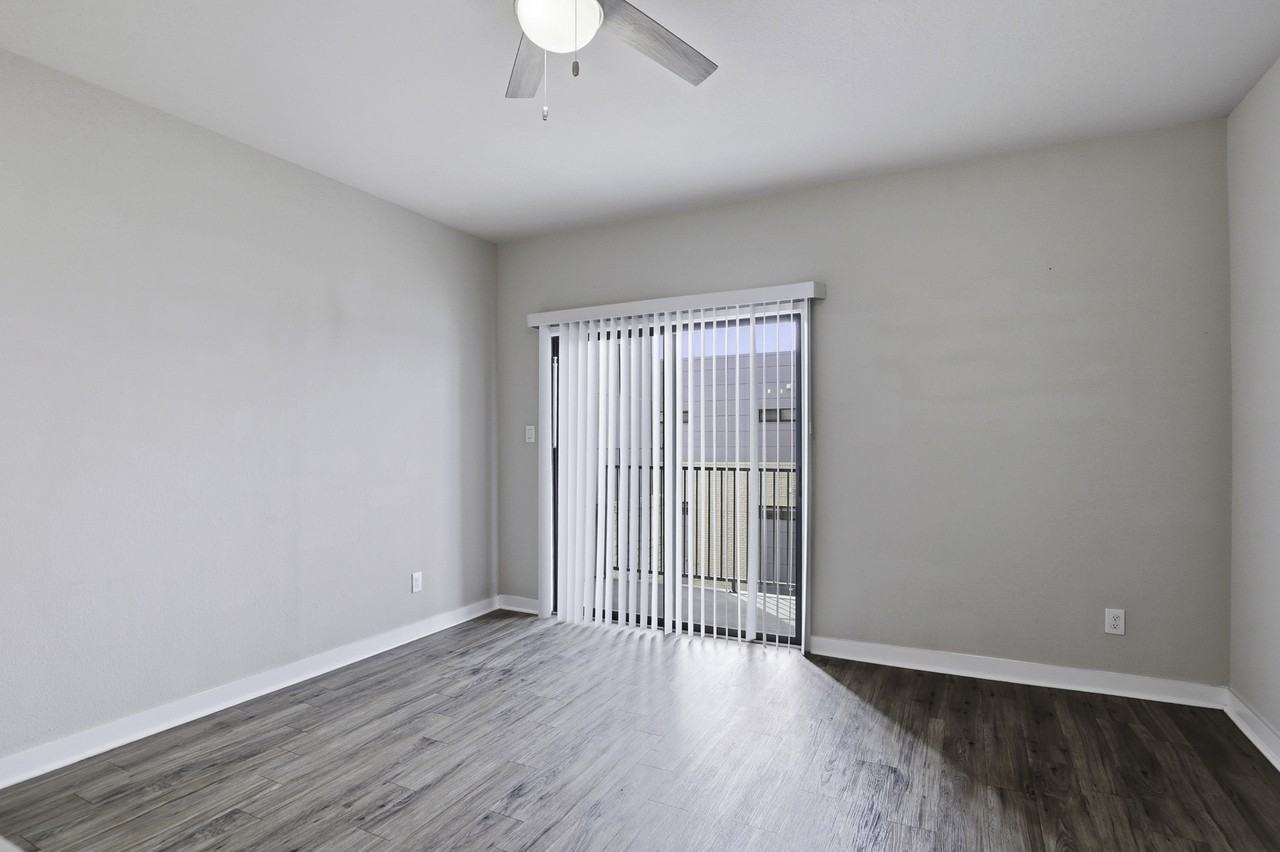 711 South Frio Street - Photo 7 of 18