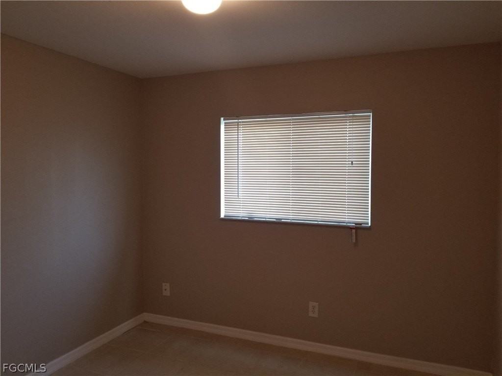 907 Chenault St - Photo 7 of 9