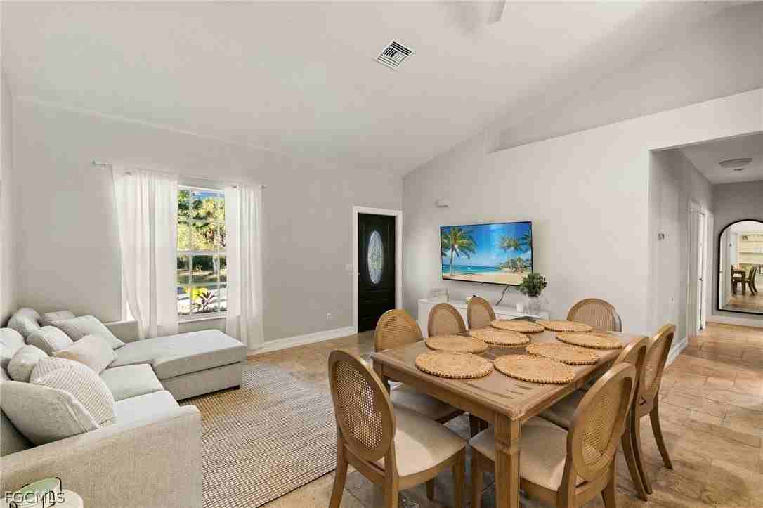 317 3rd Ave - Photo 4 of 29