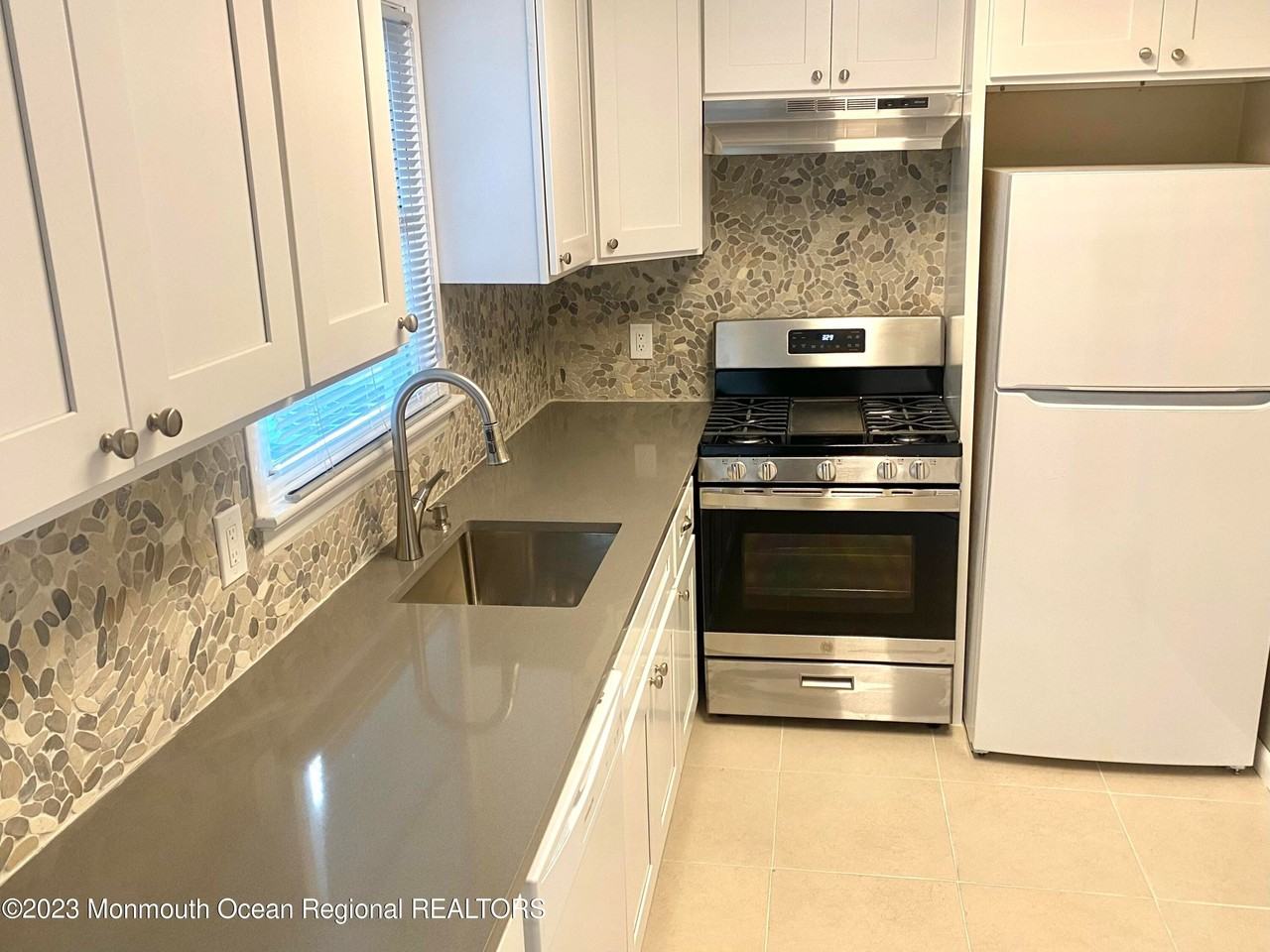 1406 Treeneedle Rd #1406 - Photo 3 of 14