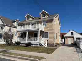 featured image of 119 N Huntington Ave