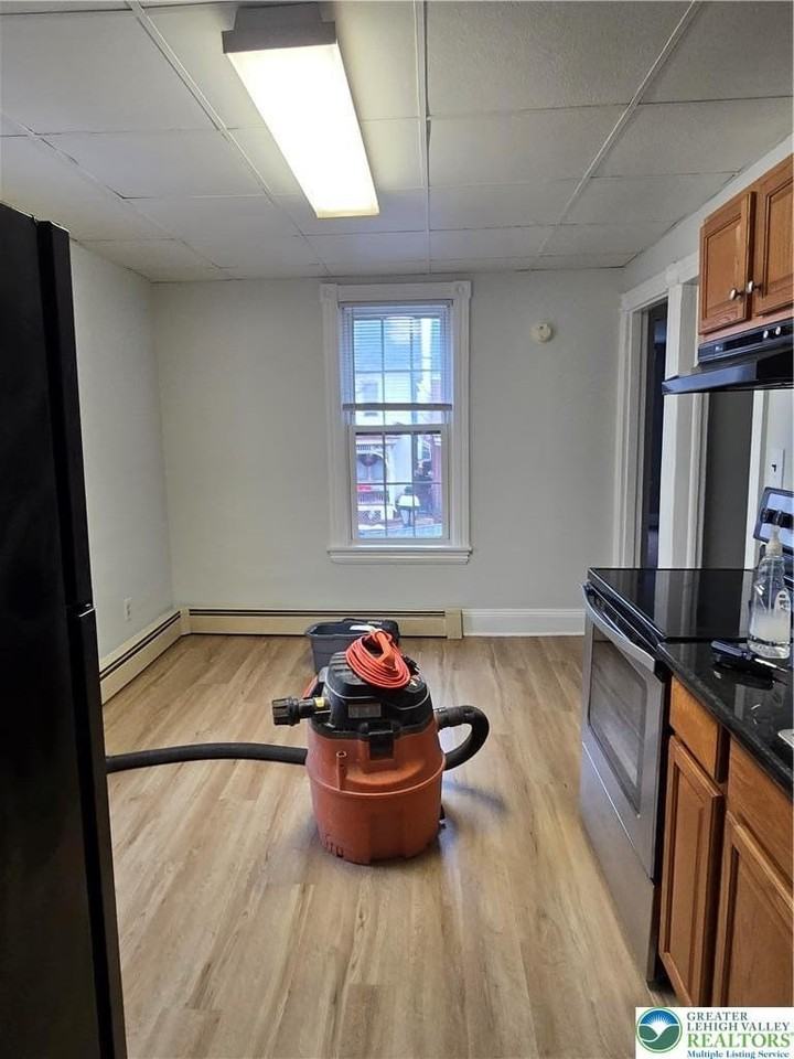 125 Main St #B - Photo 4 of 10