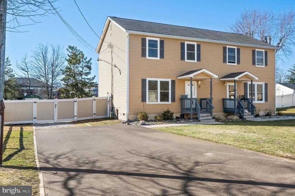 143 Curtis Ave - Photo 2 of 25