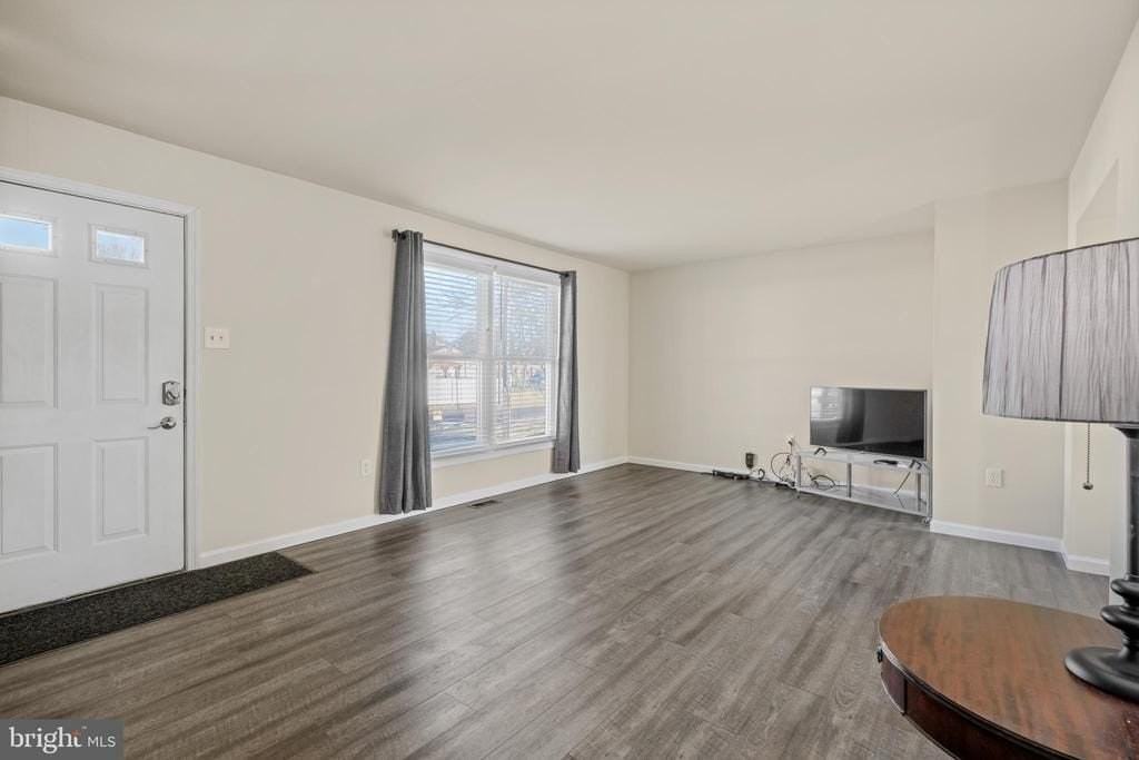 143 Curtis Ave - Photo 3 of 25