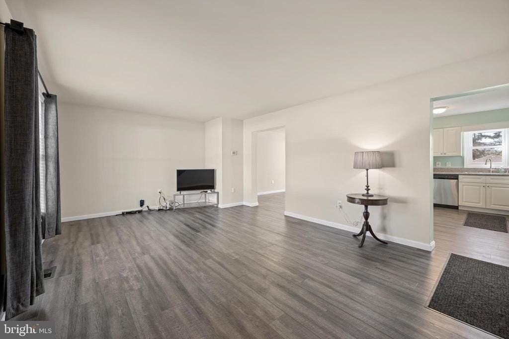 143 Curtis Ave - Photo 4 of 25