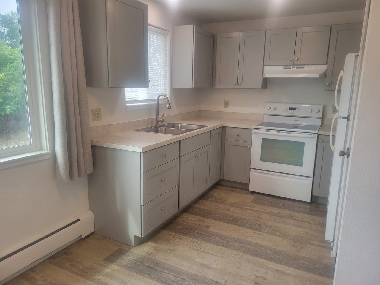 3214 Stephens Avenue South - Photo 2 of 17