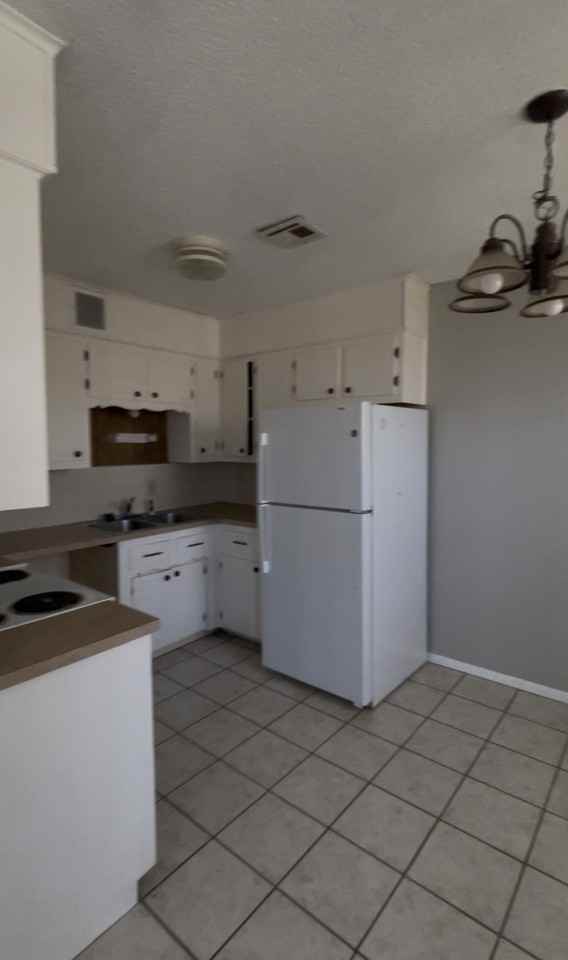 606 Northwest J Street - Photo 2 of 10