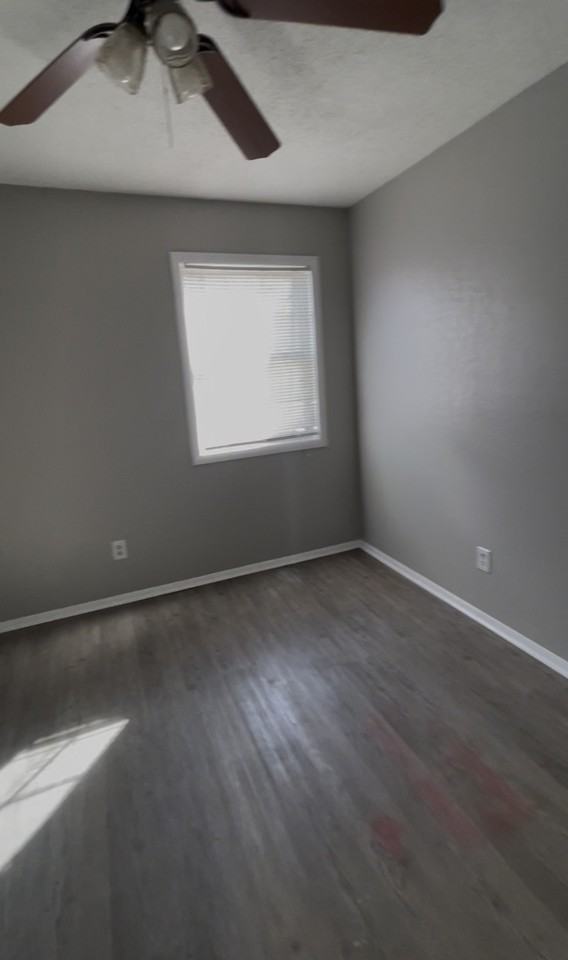 606 Northwest J Street - Photo 4 of 10